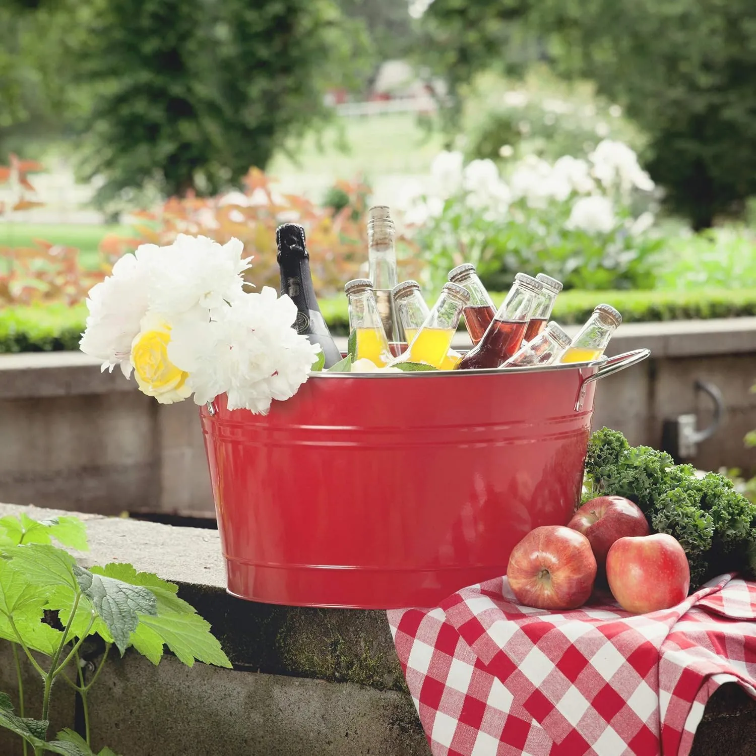 Twine Big Red Ice Bucket - Galvanized Metal Drink Beverage Tub for Home Parties, Country Home Wine And Beer Chiller, Holds 4.5 Gallons